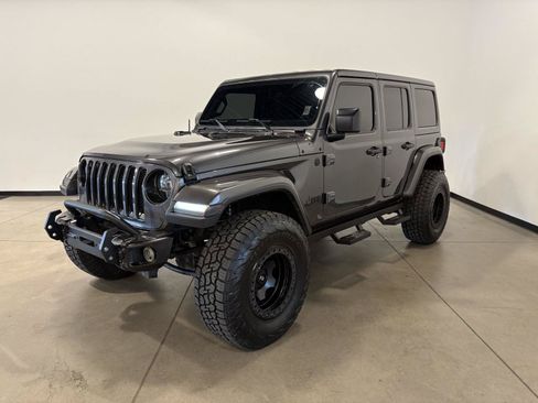 Used 2018 Jeep Wrangler Unlimited Sahara w/ Uconnect 4C Nav & Sound Group AWD/4WD image 3