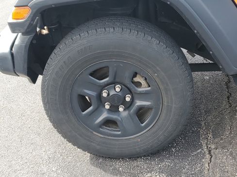 Used 2019 Jeep Wrangler Unlimited Sport image 10