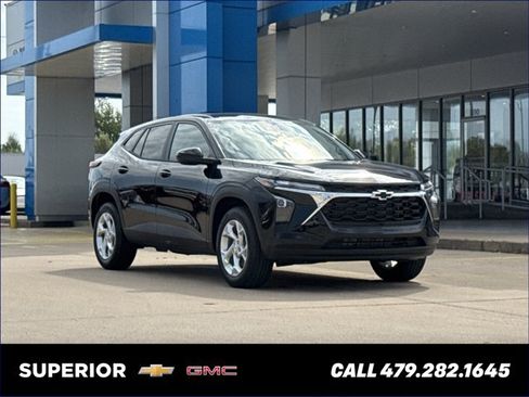 New 2026 Chevrolet Trax LS w/ LS Convenience Package FWD image 1