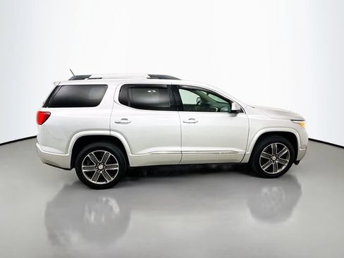 Used 2019 GMC Acadia Denali w/ Technology Package FWD image 8