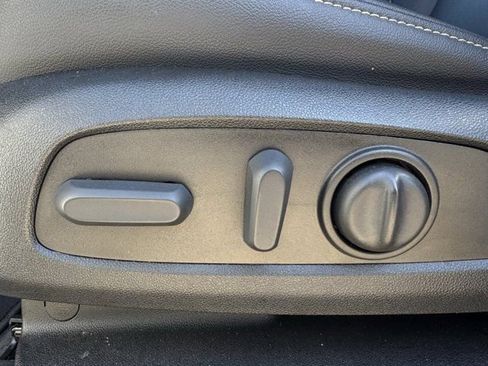 Used 2023 Chevrolet Traverse LT w/ Rear Camera Mirror Package FWD image 29