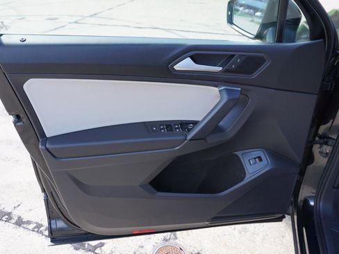 Used 2019 Volkswagen Tiguan SEL image 33