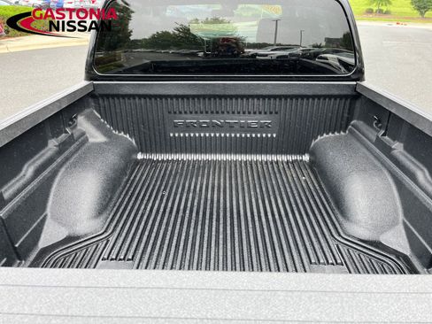 Used 2023 Nissan Frontier SV image 10