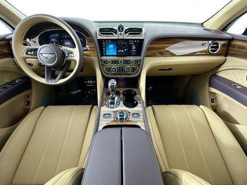 Used 2025 Bentley Bentayga Azure image 20