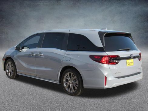 Used 2025 Honda Odyssey Touring image 4