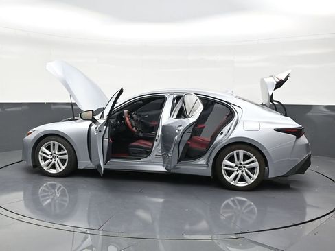 Used 2023 Lexus IS 300 w/ Comfort Package RWD image 31