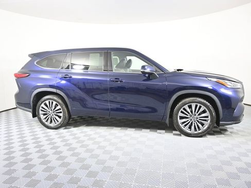 Used 2022 Toyota Highlander Platinum image 8