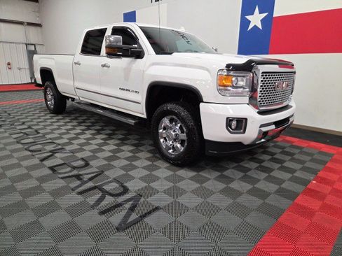 Used 2015 GMC Sierra 3500 Denali w/ Duramax Plus Package AWD/4WD image 9