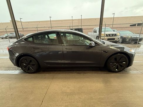 Used 2024 Tesla Model 3 Standard Range RWD image 4