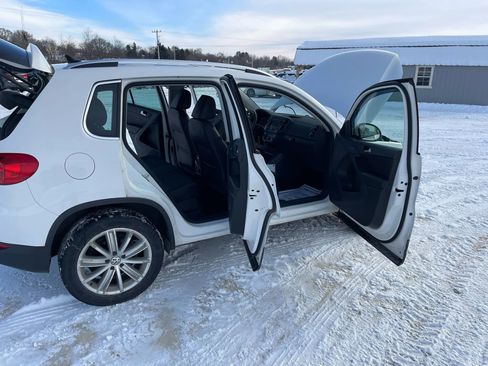 Used 2013 Volkswagen Tiguan SE image 13