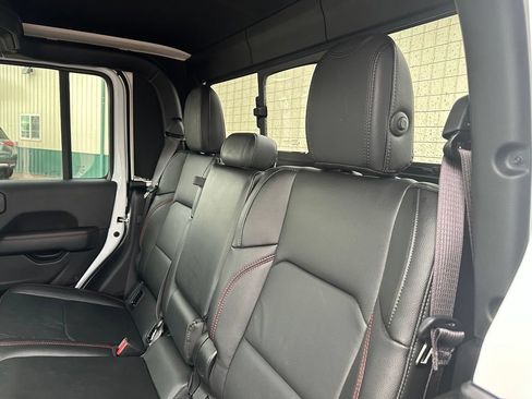 Used 2023 Jeep Gladiator Rubicon w/ LED Lighting Group AWD/4WD image 23