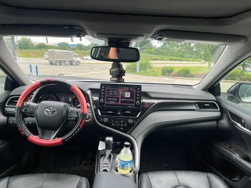 Used 2022 Toyota Camry XSE FWD image 5