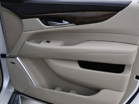 Used 2019 Cadillac Escalade Luxury RWD image 20