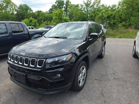 Used 2024 Jeep Compass Latitude AWD/4WD image 1