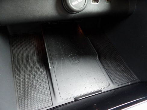 New 2025 Volvo XC40 B5 Plus w/ Protection Package Premier image 19