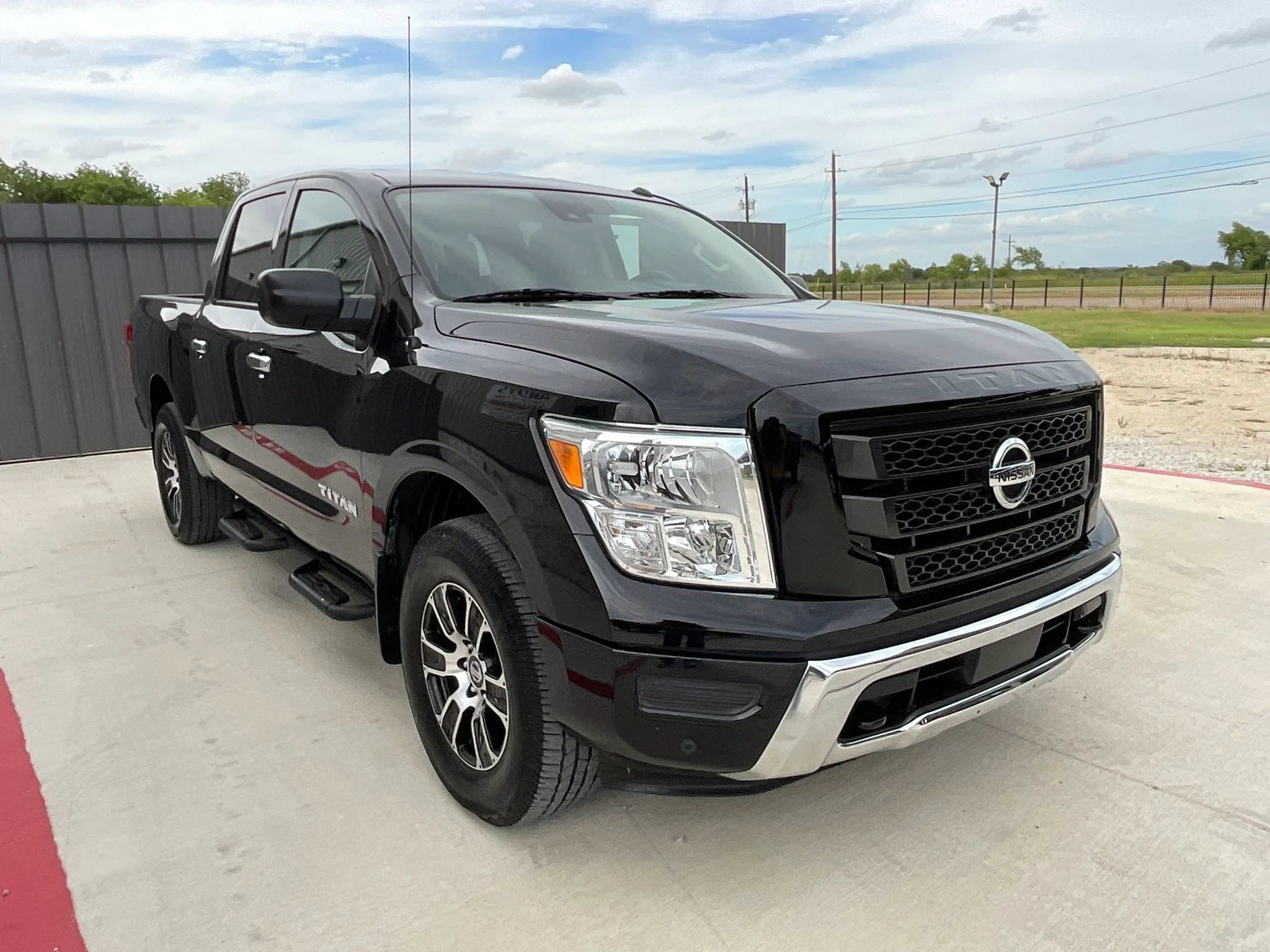 Used 2021 Nissan Titan SV w/ SV Convenience Package AWD/4WD image 12