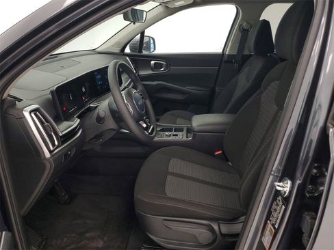 Used 2024 Kia Sorento LX image 9