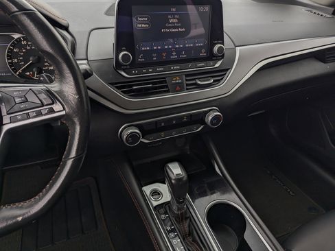 Used 2024 Nissan Altima 2.5 SR image 9