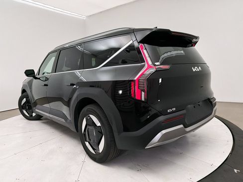 Certified 2024 Kia EV9 Wind AWD/4WD image 10
