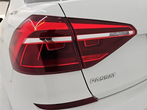 Used 2019 Volkswagen Passat 2.0T Wolfsburg w/ Wheels & Sunroof Package image 39