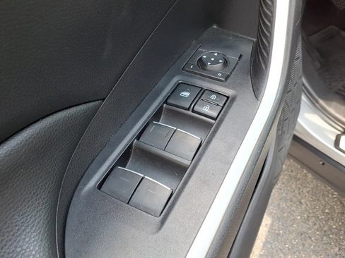 Used 2022 Toyota RAV4 XLE Premium AWD/4WD image 9