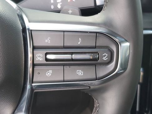 Used 2025 GMC Yukon XL Denali AWD/4WD image 24