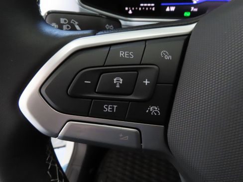 New 2025 Volkswagen Taos SE image 14