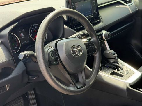 Used 2022 Toyota RAV4 XLE FWD image 30