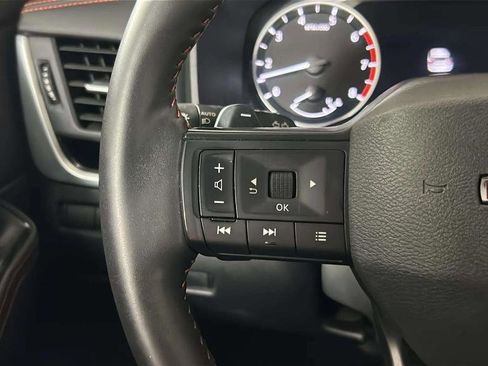 Used 2025 Nissan Rogue SV AWD/4WD image 31