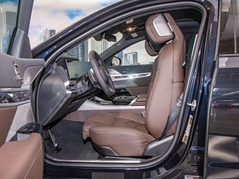 Used 2026 BMW 750e xDrive AWD/4WD image 20