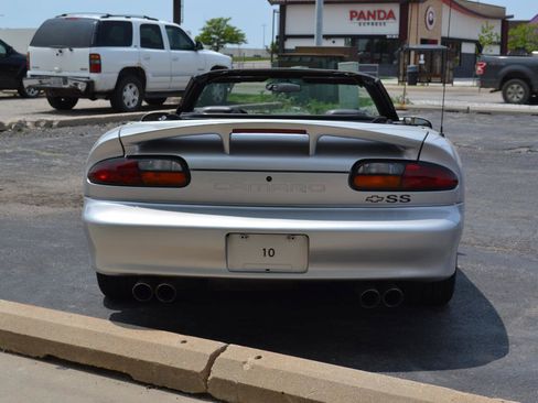 Used 2002 Chevrolet Camaro Z28 w/ SS Performance/Appearance Pkg RWD image 6