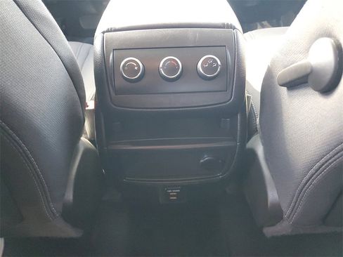 Used 2015 GMC Acadia SLE image 13