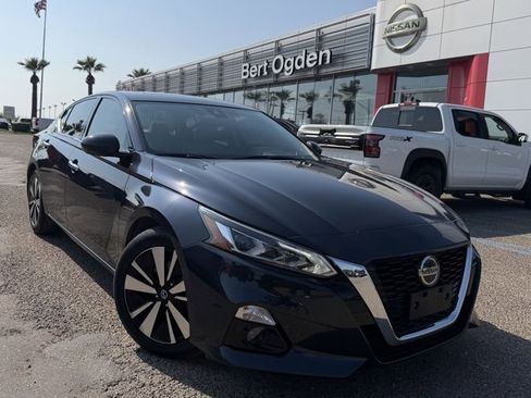 Certified 2022 Nissan Altima 2.5 SL image 1