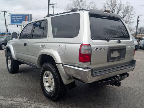 Used 2000 Toyota 4Runner SR5 AWD/4WD image 5