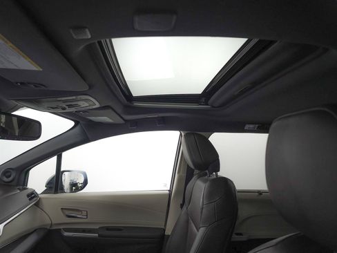 Certified 2023 Toyota Sienna Platinum AWD/4WD image 7