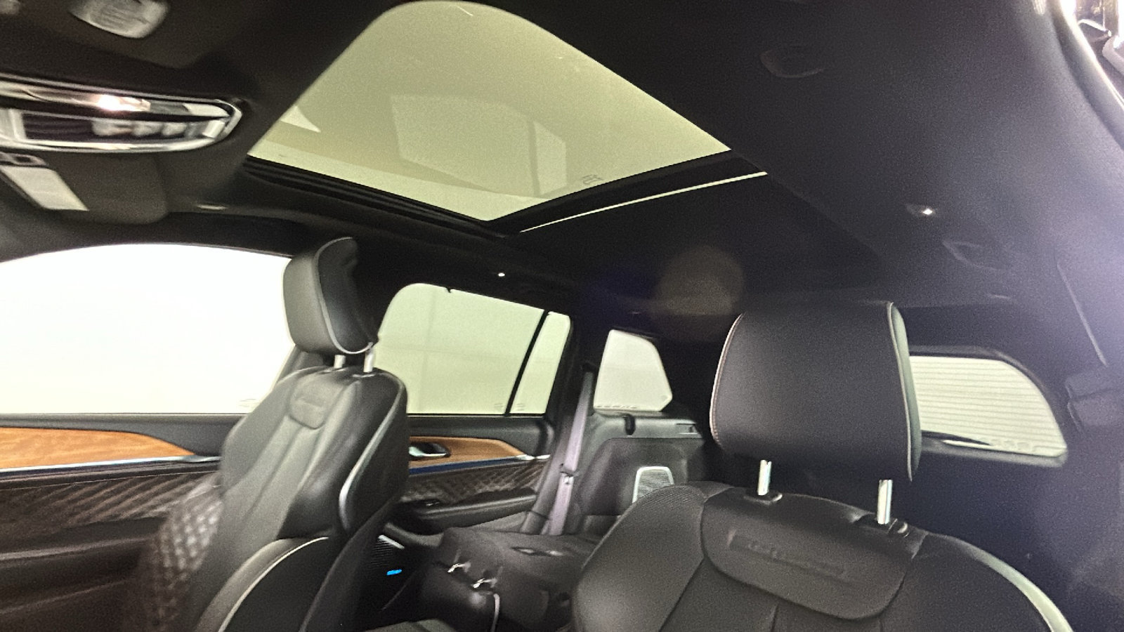 Used 2022 Jeep Grand Cherokee Summit AWD/4WD image 16