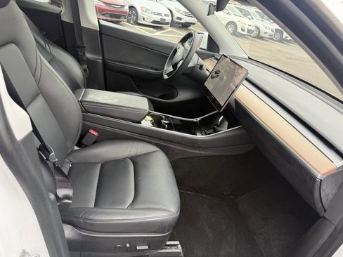 Used 2020 Tesla Model Y Long Range image 11