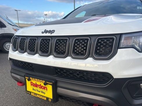 Used 2023 Jeep Compass Trailhawk image 11