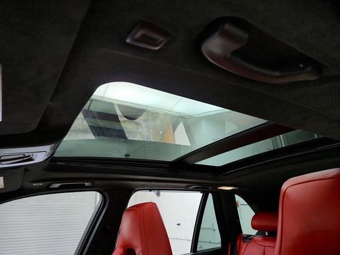 Used 2017 BMW X5 M image 15