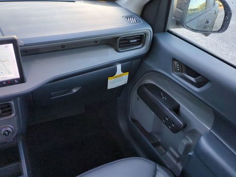 New 2025 Ford Maverick Lariat w/ Black Appearance Package image 17