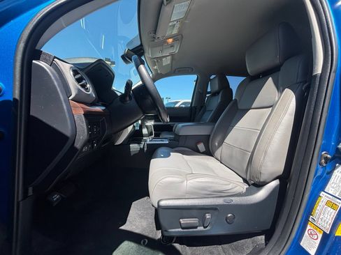 Used 2018 Toyota Tundra Limited w/ Limited Premium Package AWD/4WD image 12