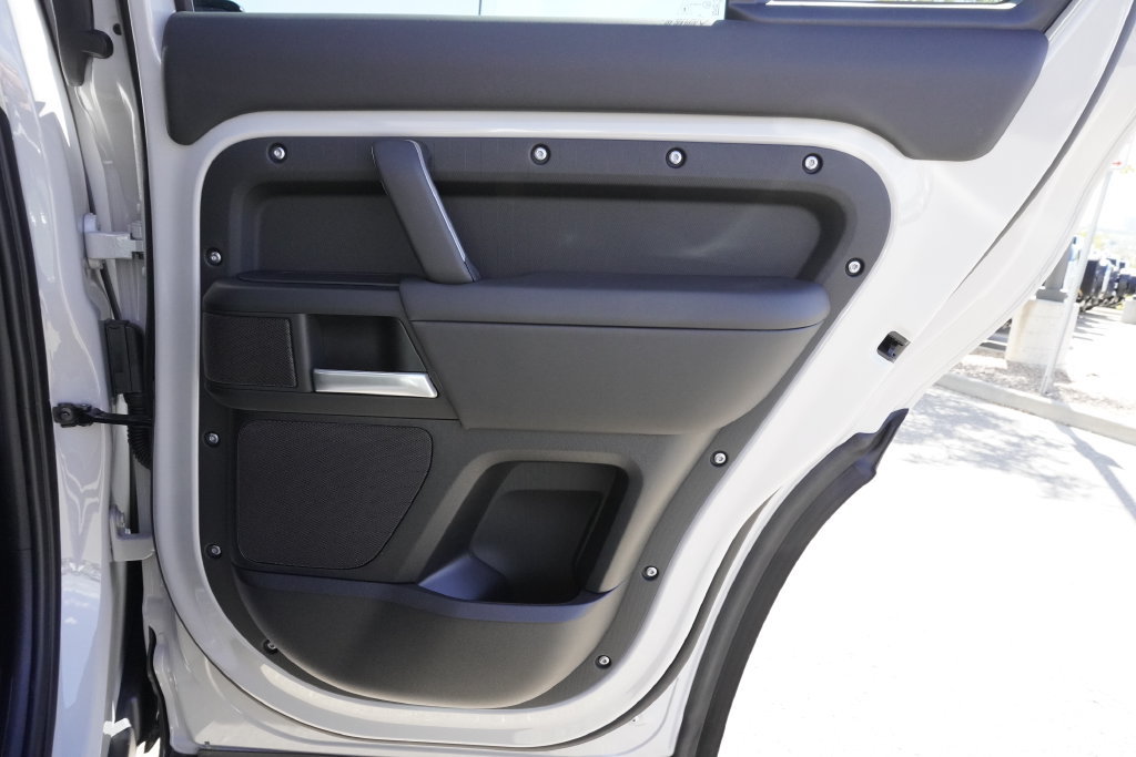 New 2026 Land Rover Defender 110 X-Dynamic SE AWD/4WD image 25