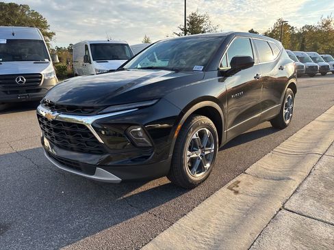 Used 2025 Chevrolet Blazer LT FWD image 8