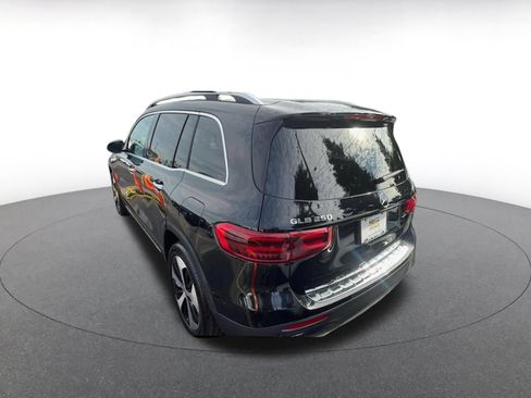 Used 2025 Mercedes-Benz GLB 250 image 3