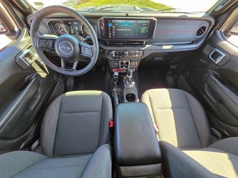 Used 2025 Jeep Wrangler Unlimited Rubicon AWD/4WD image 13