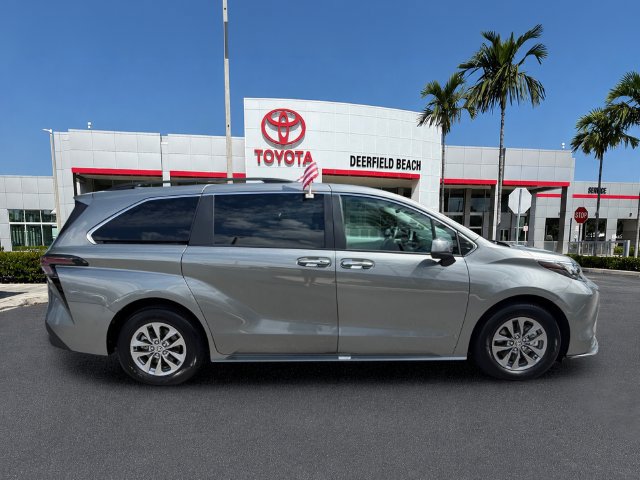 Certified 2026 Toyota Sienna XLE FWD image 8