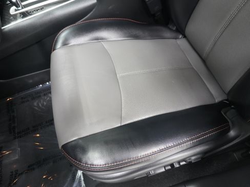 Used 2020 Nissan Pathfinder SL FWD image 12