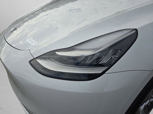Used 2020 Tesla Model Y Long Range image 37