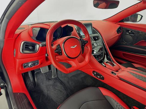 Used 2023 Aston Martin DBS Coupe image 7