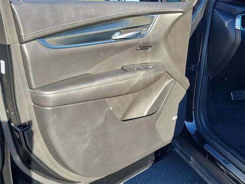 Certified 2022 Cadillac XT6 Sport w/ Technology Package image 21